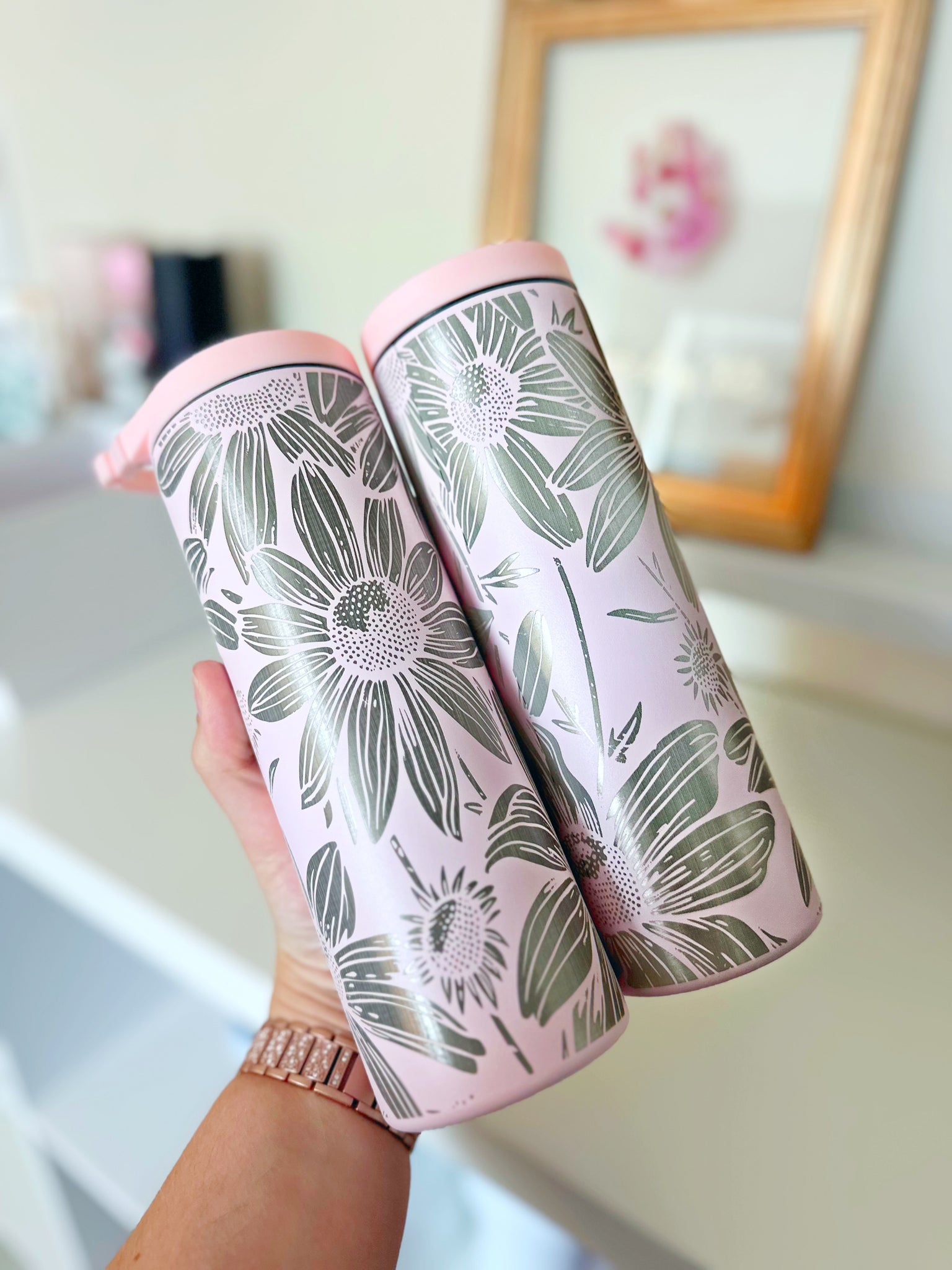 ENGRAVED DAISIES